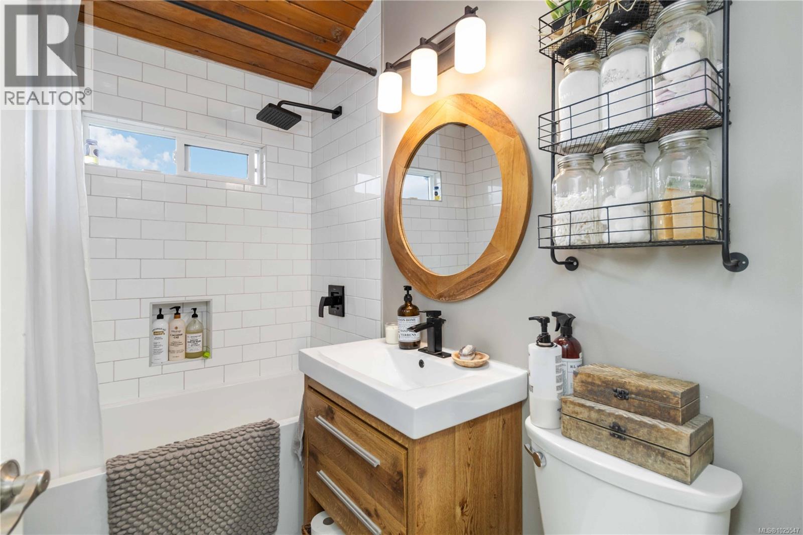 580 Baker St, Saanich, British Columbia  V8Z 2H5 - Photo 17 - 1025547