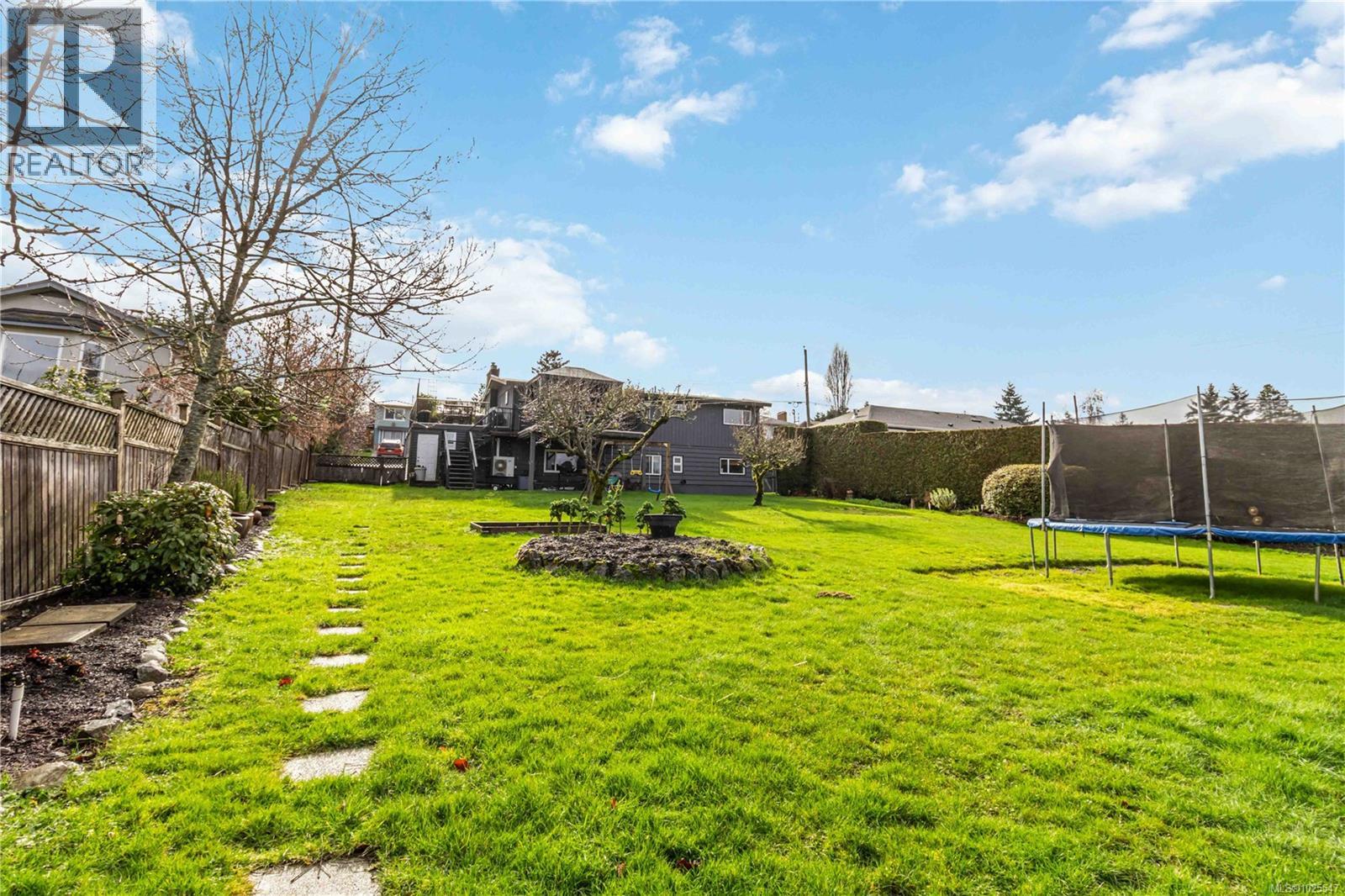 580 Baker St, Saanich, British Columbia  V8Z 2H5 - Photo 49 - 1025547