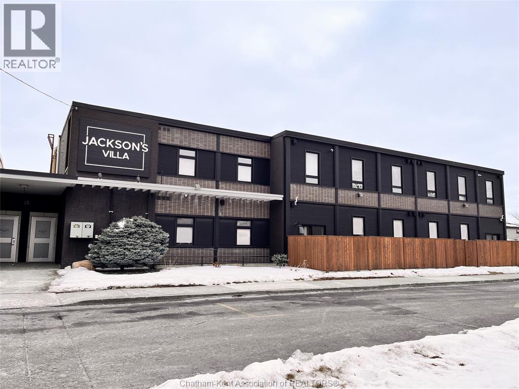 MLS# 26003037: 25 Raleigh STREET Unit# 9, Chatham, Canada