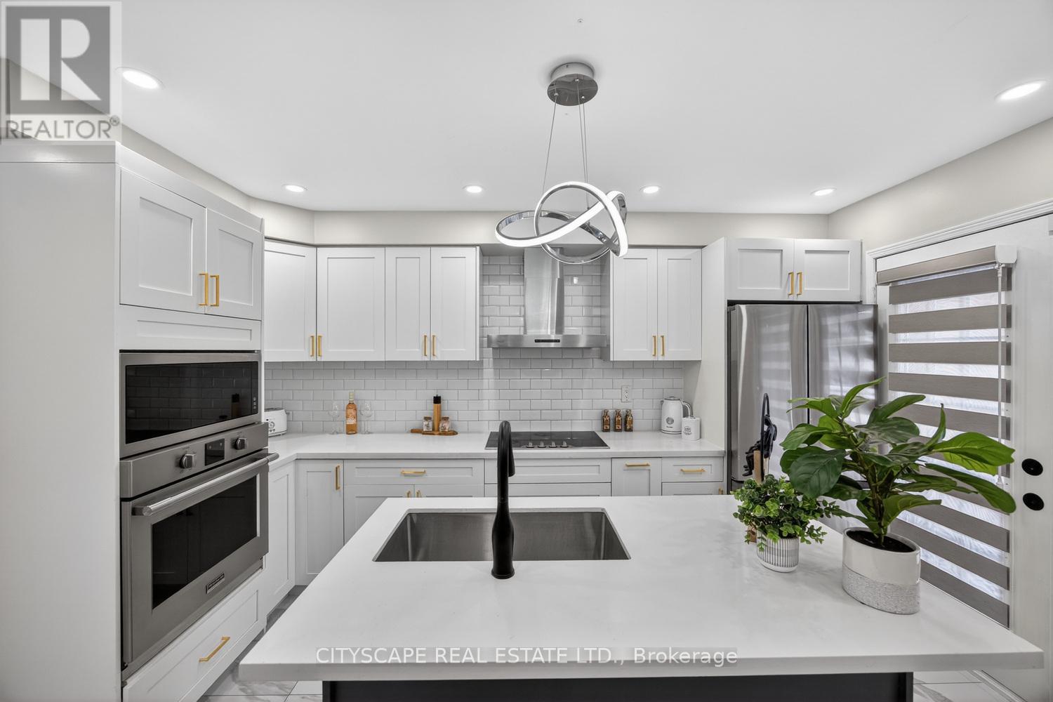 67 - 601 Shoreline Drive, Mississauga, Ontario  L5B 4K7 - Photo 5 - W12778758