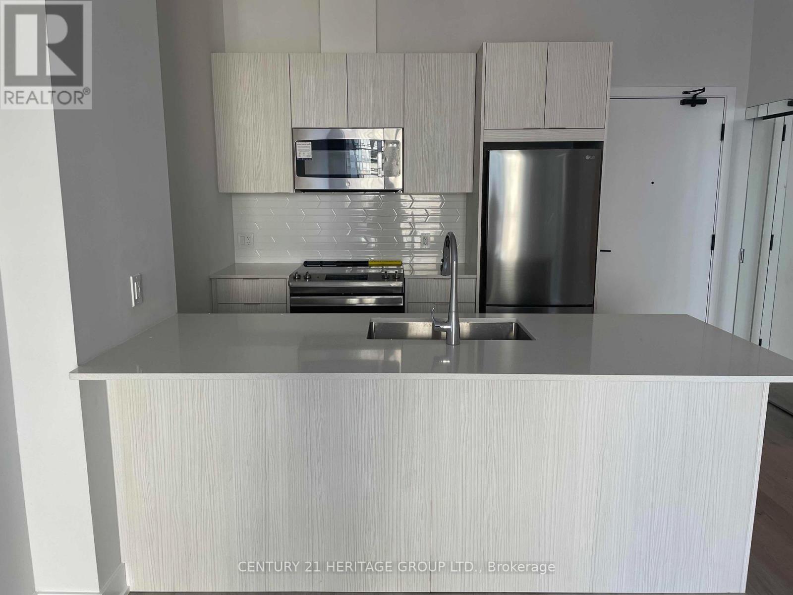 420 - 430 Square One Drive, Mississauga, Ontario  L5B 0L6 - Photo 3 - W12778764