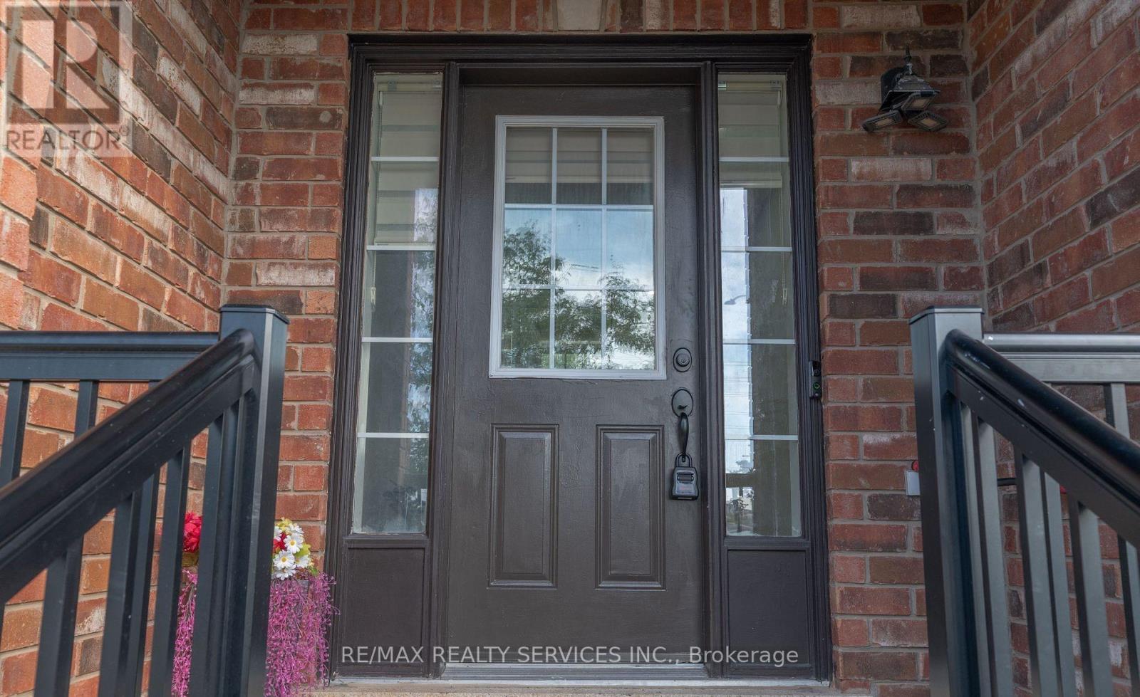 107 Frenchpark Circle, Brampton, Ontario  L6X 0Y5 - Photo 4 - W12778780