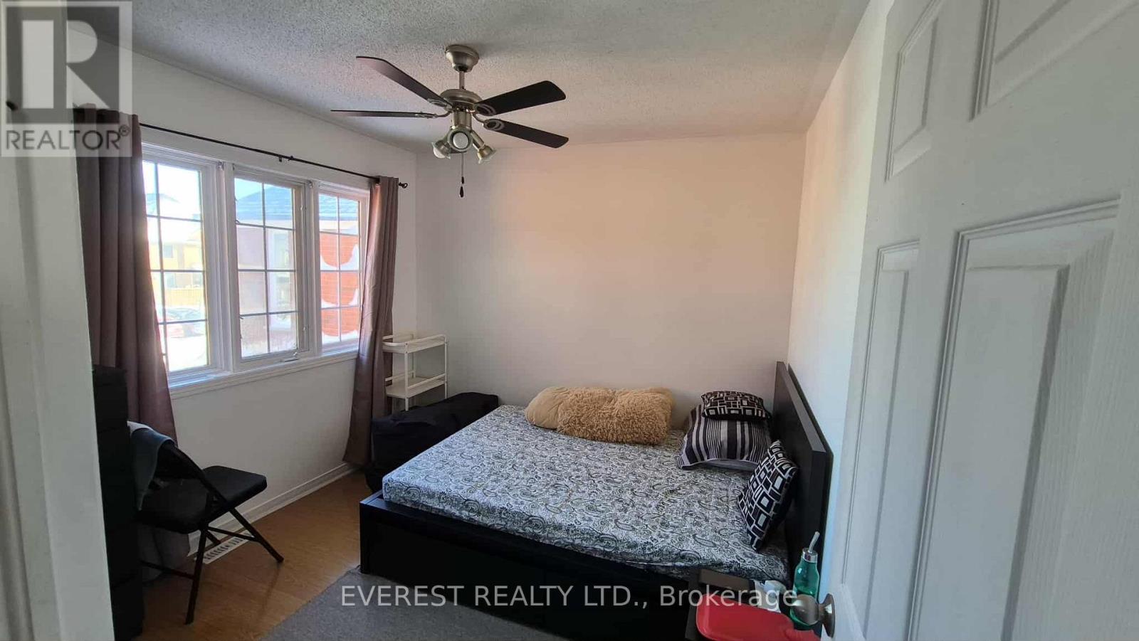 124 Desert Sand Drive, Brampton, Ontario  L6R 1P9 - Photo 12 - W12778786