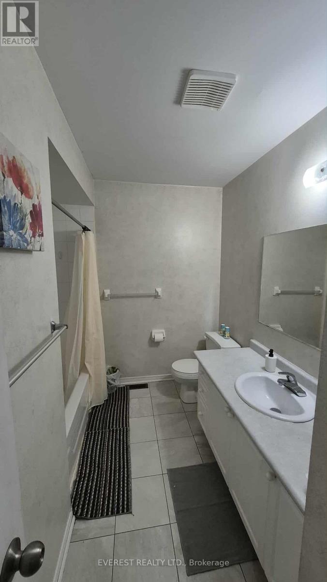 124 Desert Sand Drive, Brampton, Ontario  L6R 1P9 - Photo 13 - W12778786