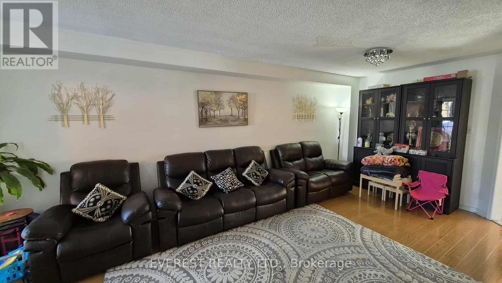 124 Desert Sand Drive, Brampton, Ontario  L6R 1P9 - Photo 2 - W12778786