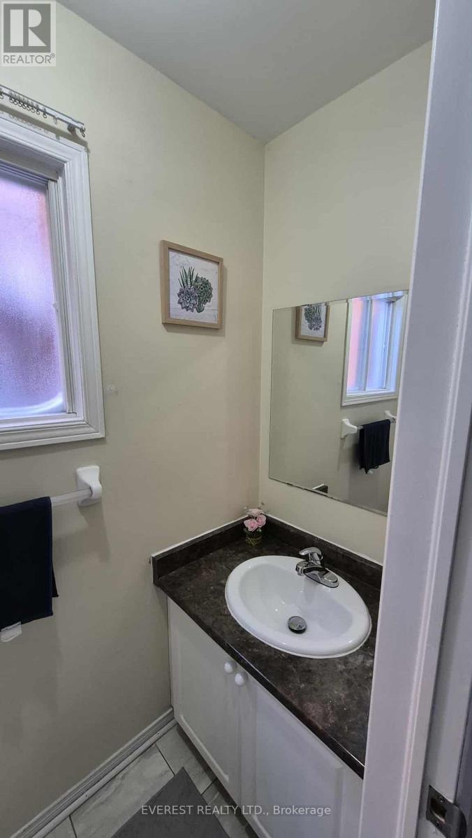 124 Desert Sand Drive, Brampton, Ontario  L6R 1P9 - Photo 5 - W12778786