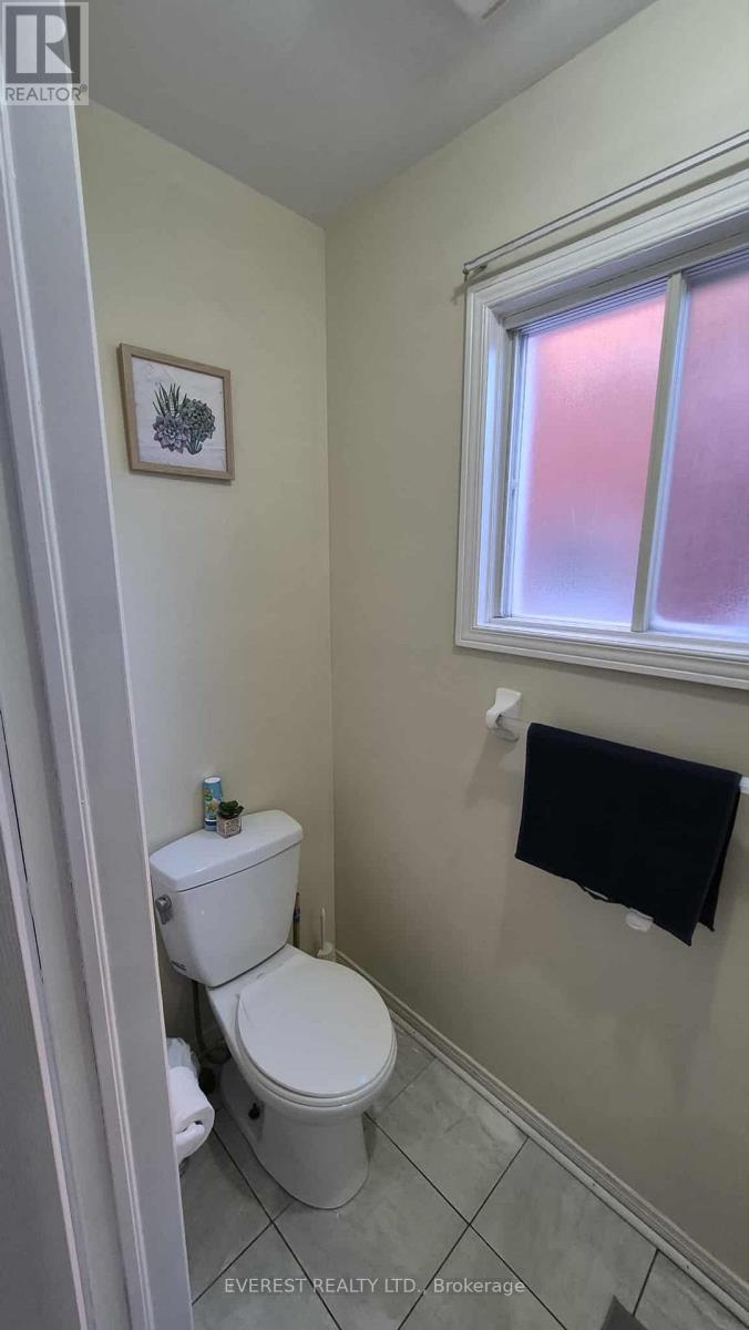 124 Desert Sand Drive, Brampton, Ontario  L6R 1P9 - Photo 6 - W12778786