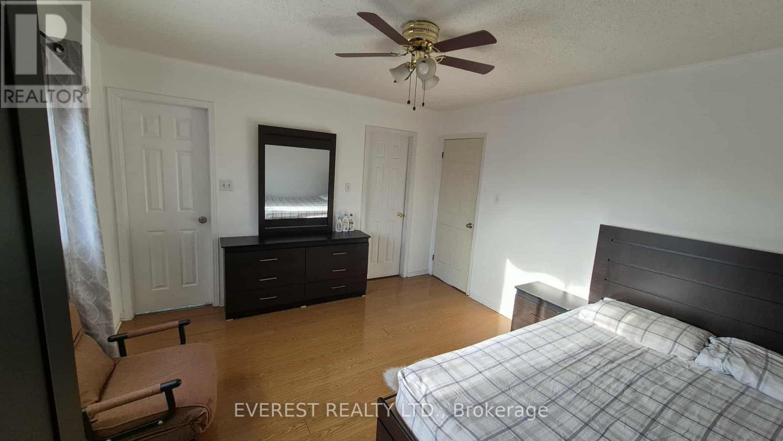 124 Desert Sand Drive, Brampton, Ontario  L6R 1P9 - Photo 8 - W12778786