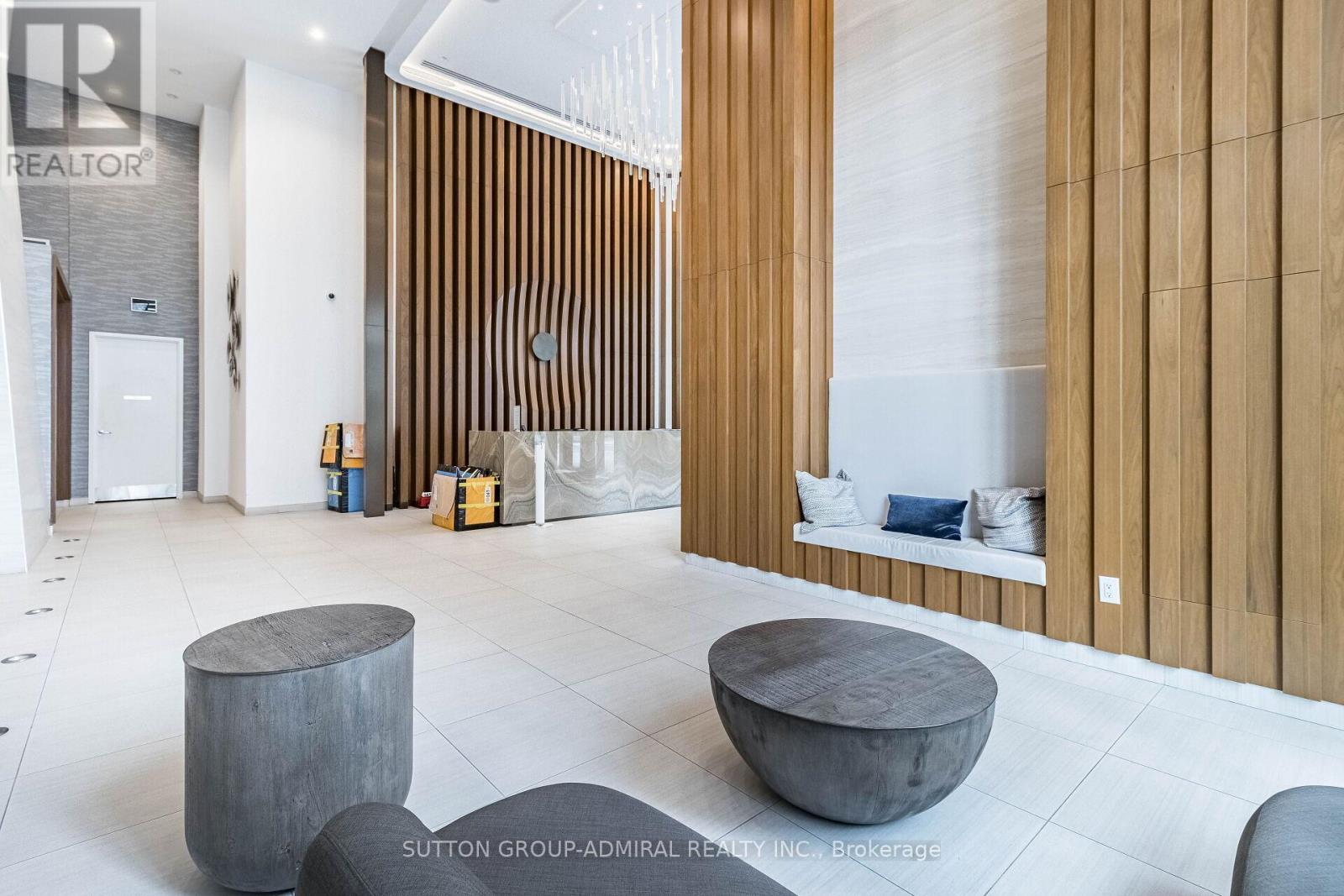 1704 - 70 Annie Craig Drive, Toronto, Ontario  M8V 0G2 - Photo 2 - W12778812