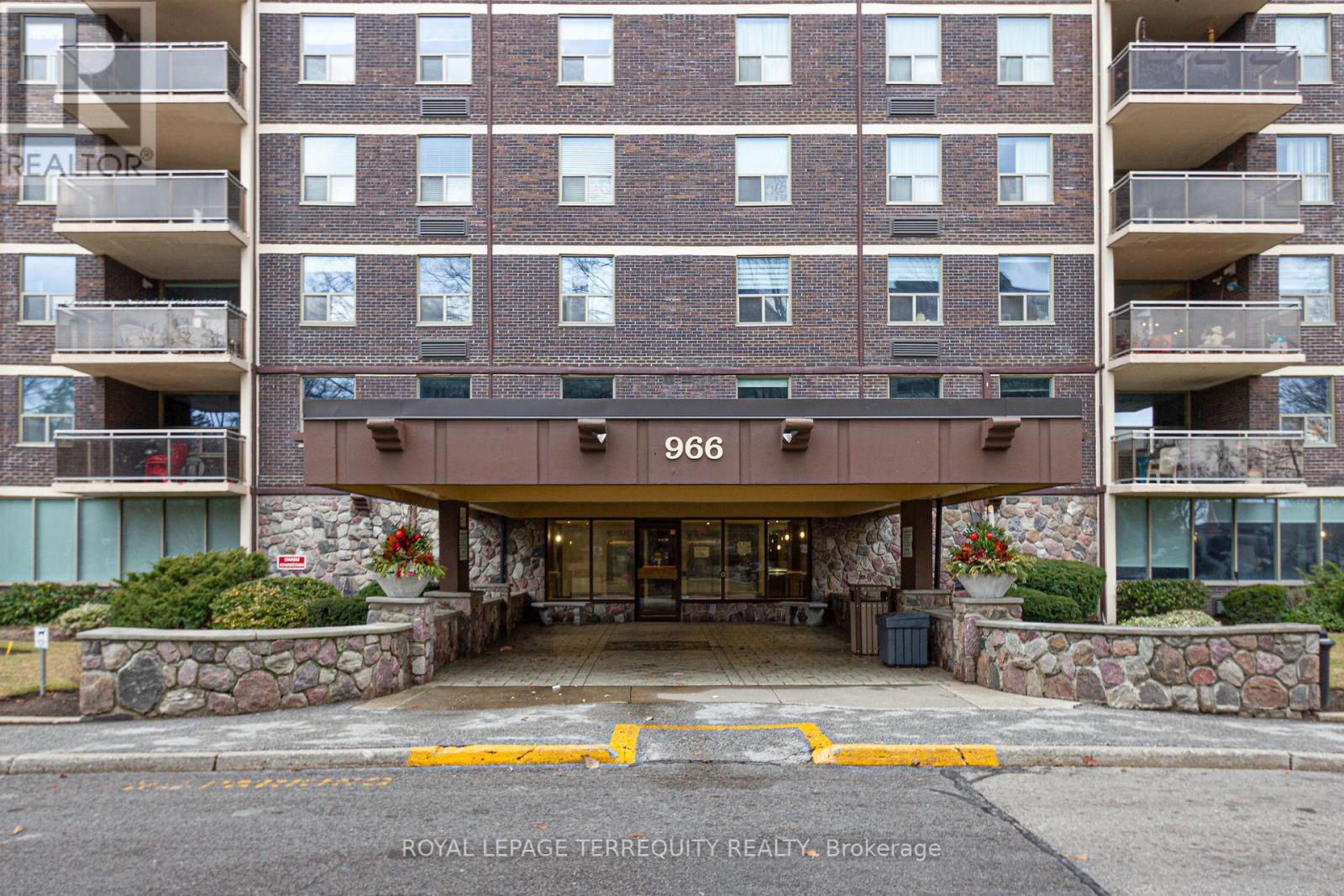 206 - 966 Inverhouse Drive, Mississauga, Ontario  L5J 4B6 - Photo 2 - W12778832