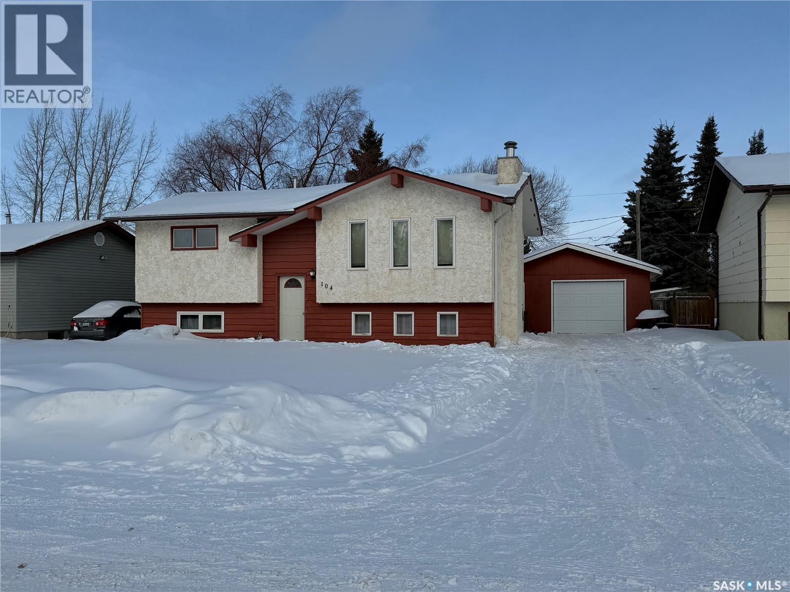 104 Elizabeth Street, Melfort, Saskatchewan  S0E 1A0 - Photo 2 - SK028326