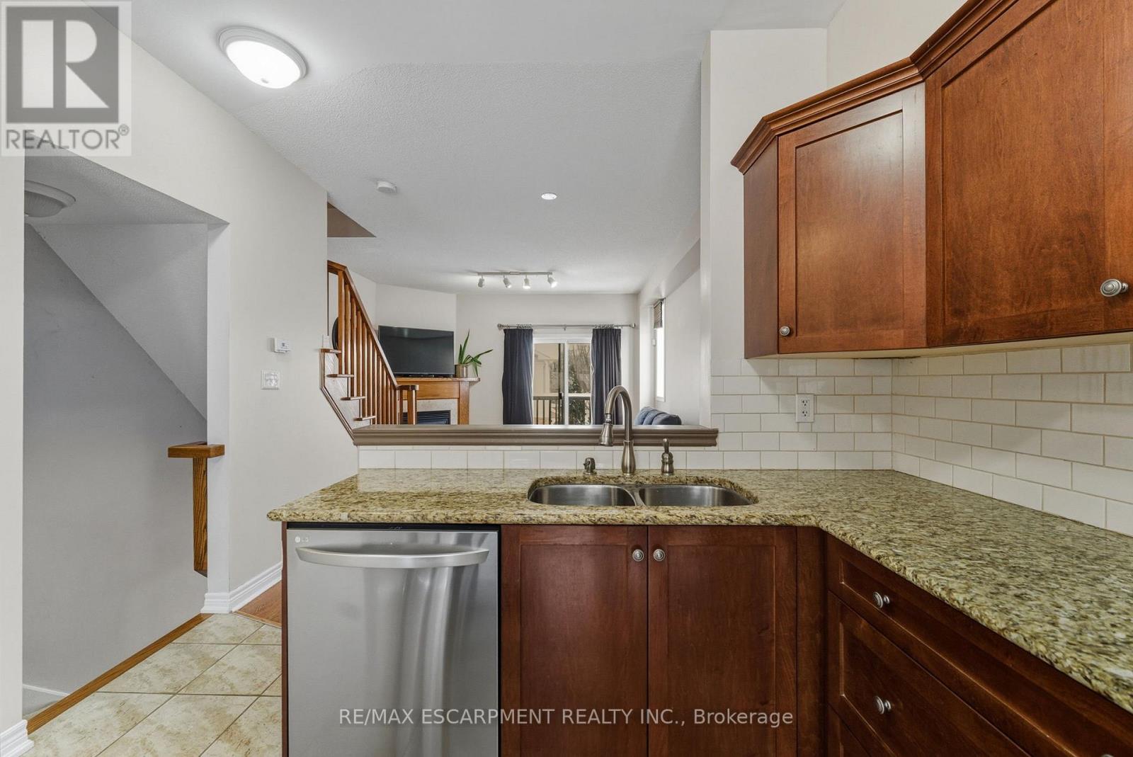 6 Chapman Lane, Hamilton, Ontario  L9G 0A5 - Photo 10 - X12778830