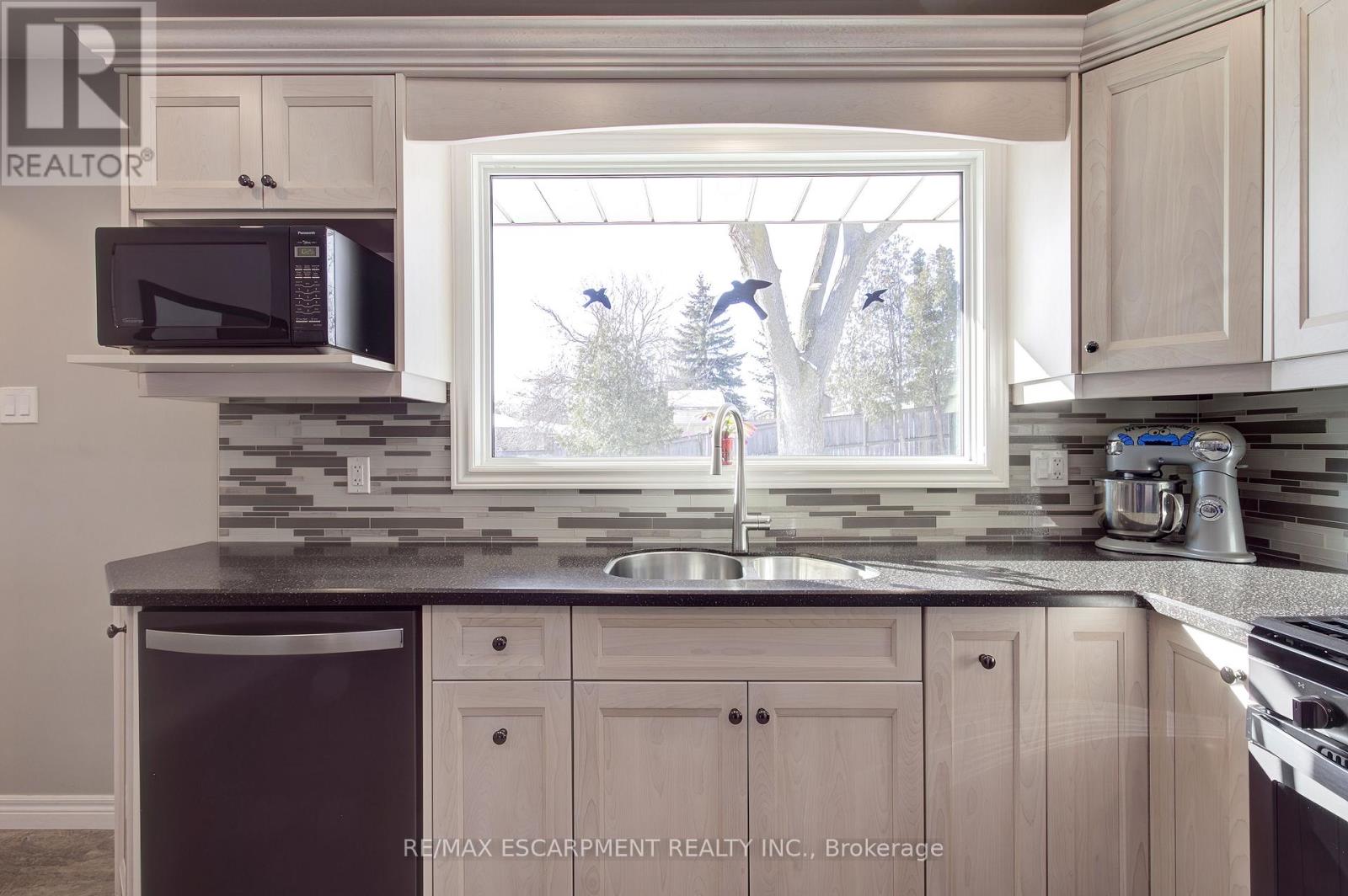 8 Jeanette Street, Hamilton, Ontario  L8V 2N3 - Photo 10 - X12778834