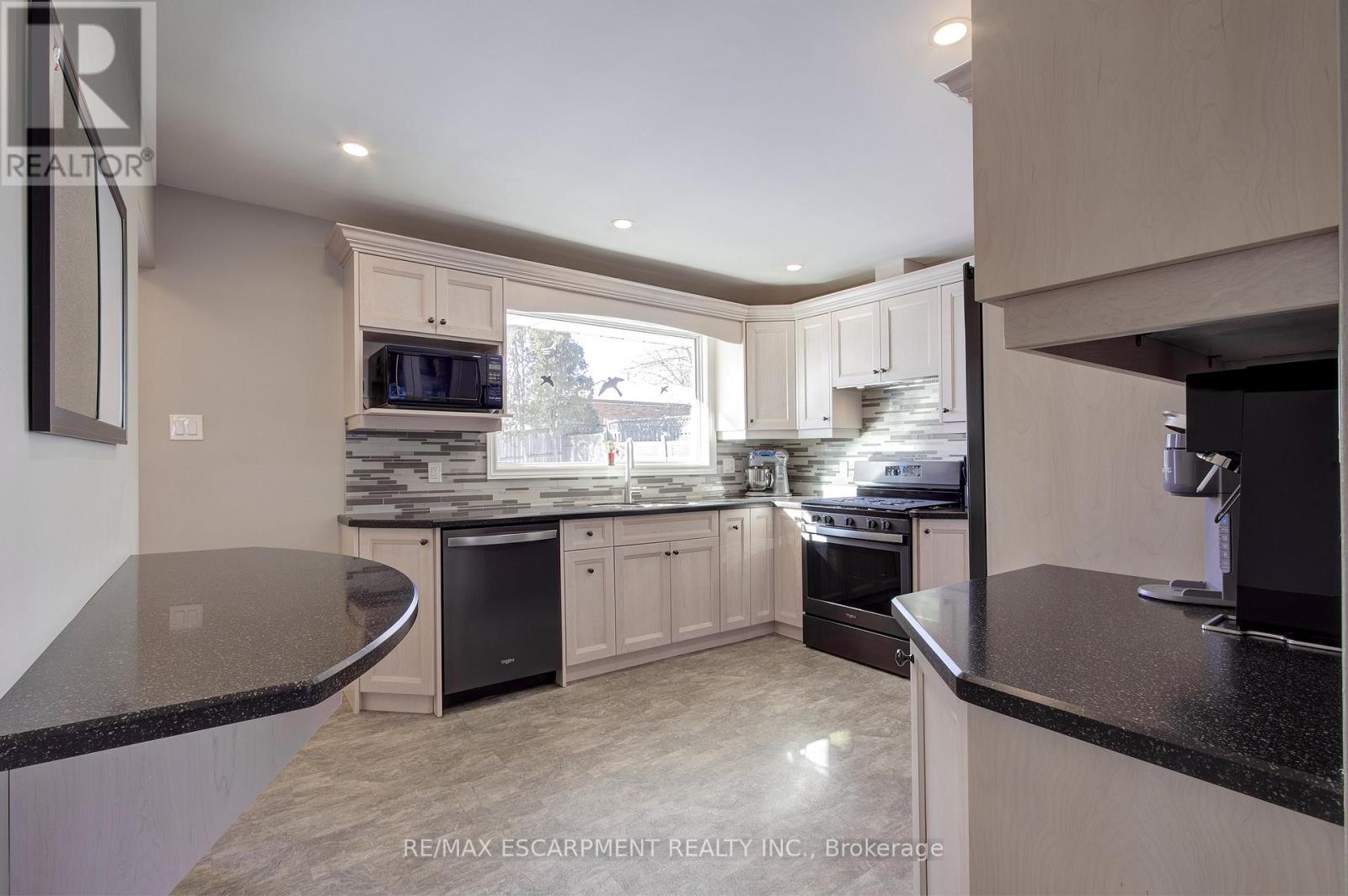 8 Jeanette Street, Hamilton, Ontario  L8V 2N3 - Photo 8 - X12778834