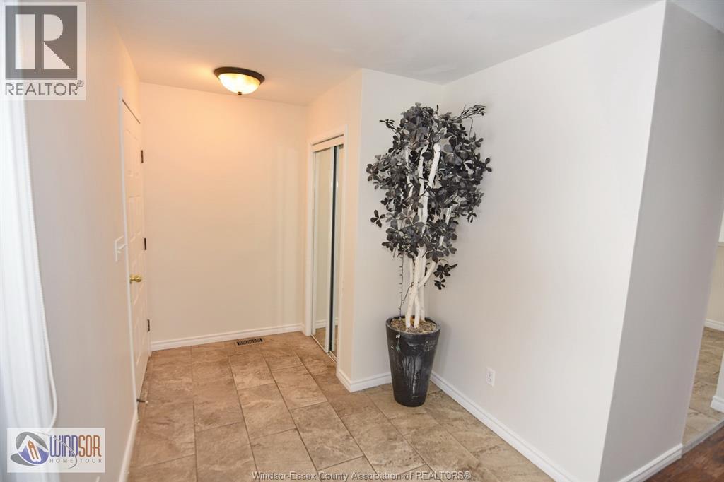 1469 Azalia Crescent, Windsor, Ontario  N8W 5C4 - Photo 4 - 26003042