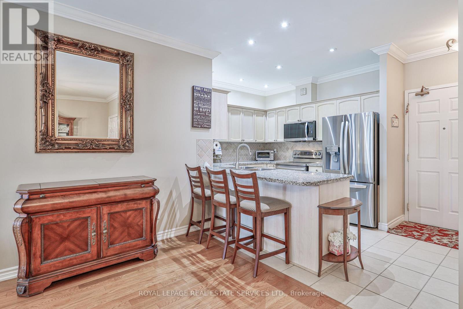 303 - 33 Wallace Street, Vaughan (West Woodbridge), Ontario  L4L 2P2 - Photo 5 - N12769894