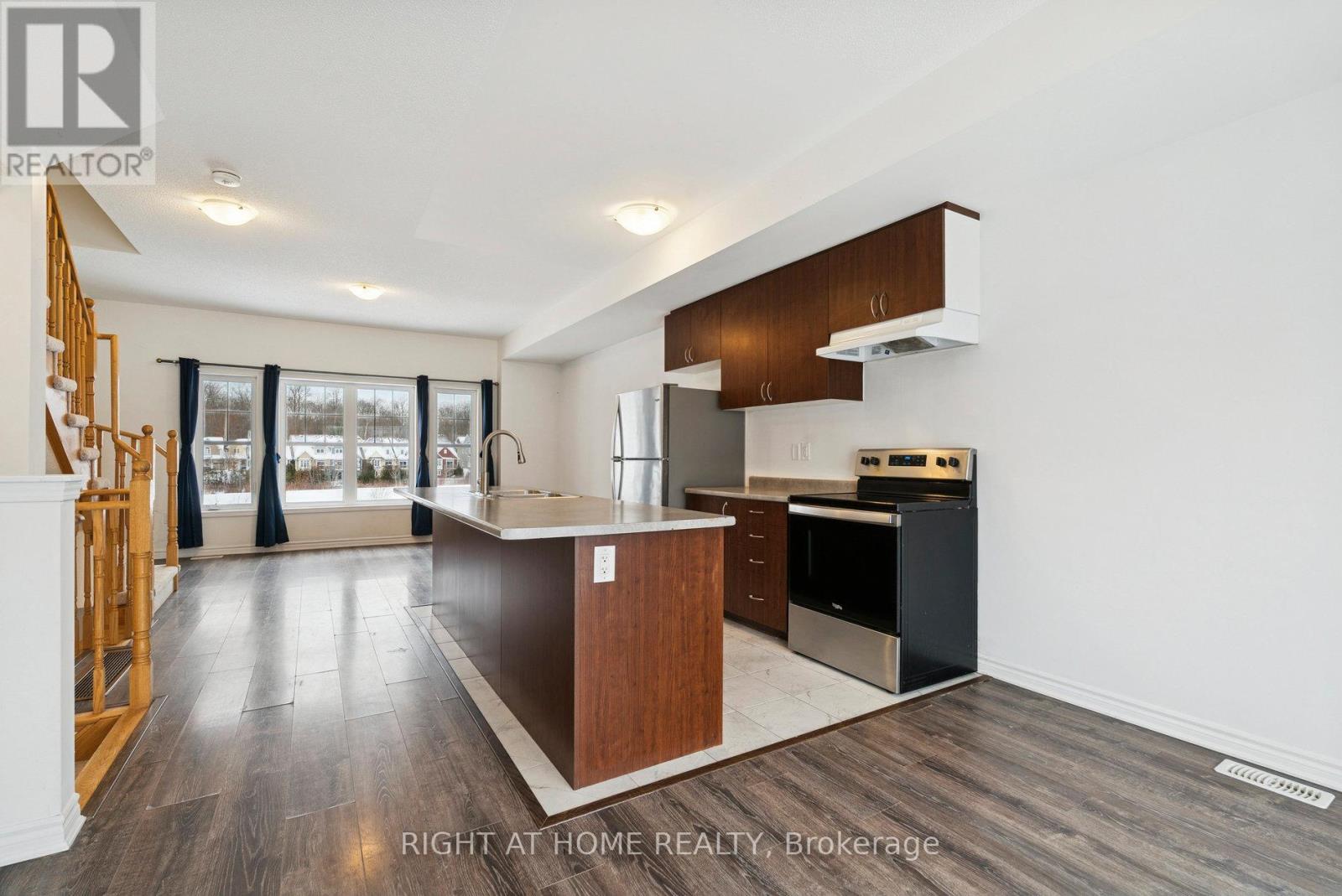 46 Village Gate Drive, Wasaga Beach, Ontario  L9Z 0J7 - Photo 15 - S12778578