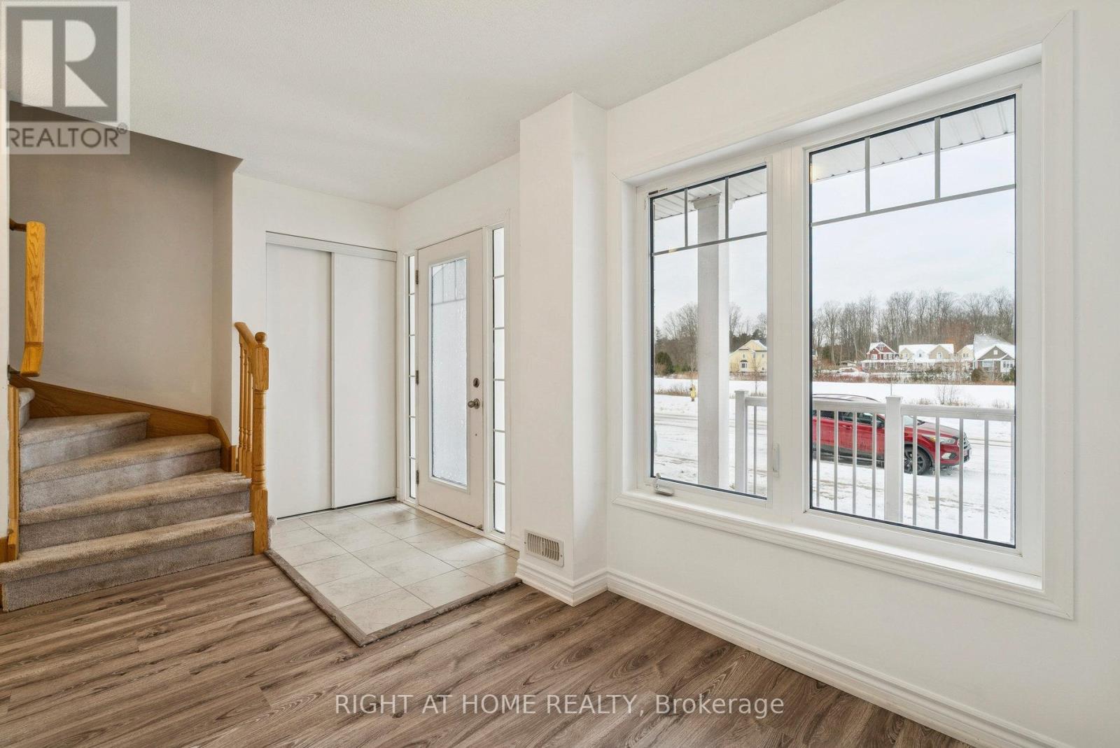 46 Village Gate Drive, Wasaga Beach, Ontario  L9Z 0J7 - Photo 6 - S12778578