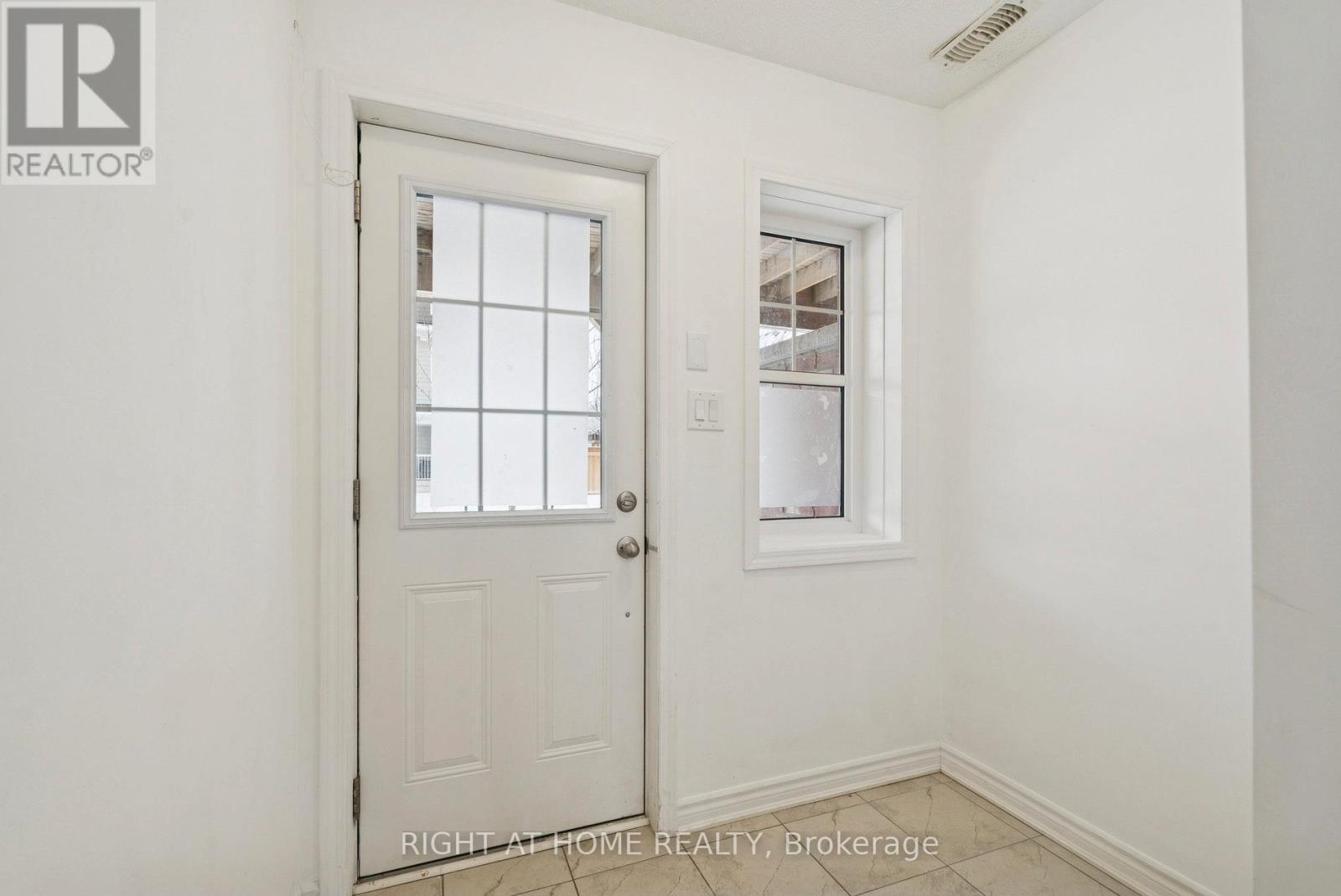 46 Village Gate Drive, Wasaga Beach, Ontario  L9Z 0J7 - Photo 10 - S12778578