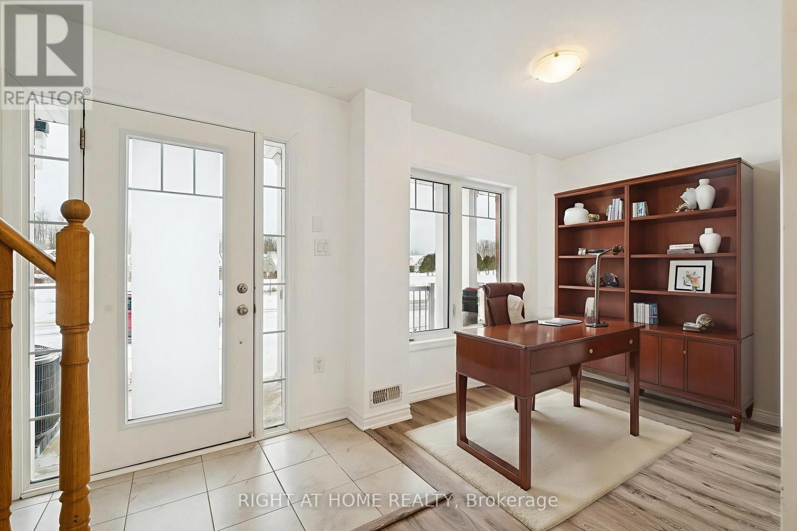 46 Village Gate Drive, Wasaga Beach, Ontario  L9Z 0J7 - Photo 4 - S12778578