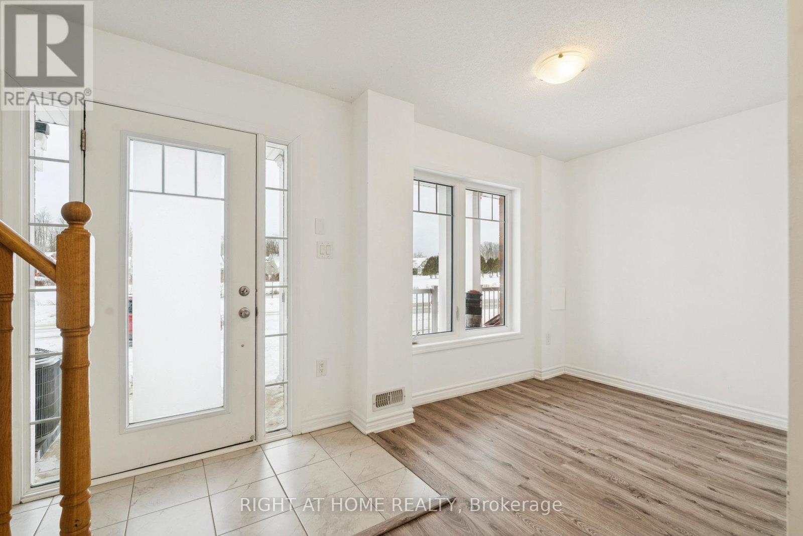 46 Village Gate Drive, Wasaga Beach, Ontario  L9Z 0J7 - Photo 5 - S12778578