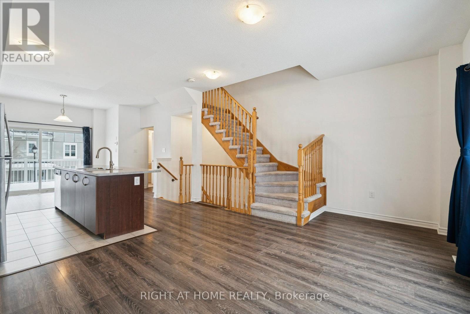 46 Village Gate Drive, Wasaga Beach, Ontario  L9Z 0J7 - Photo 12 - S12778578