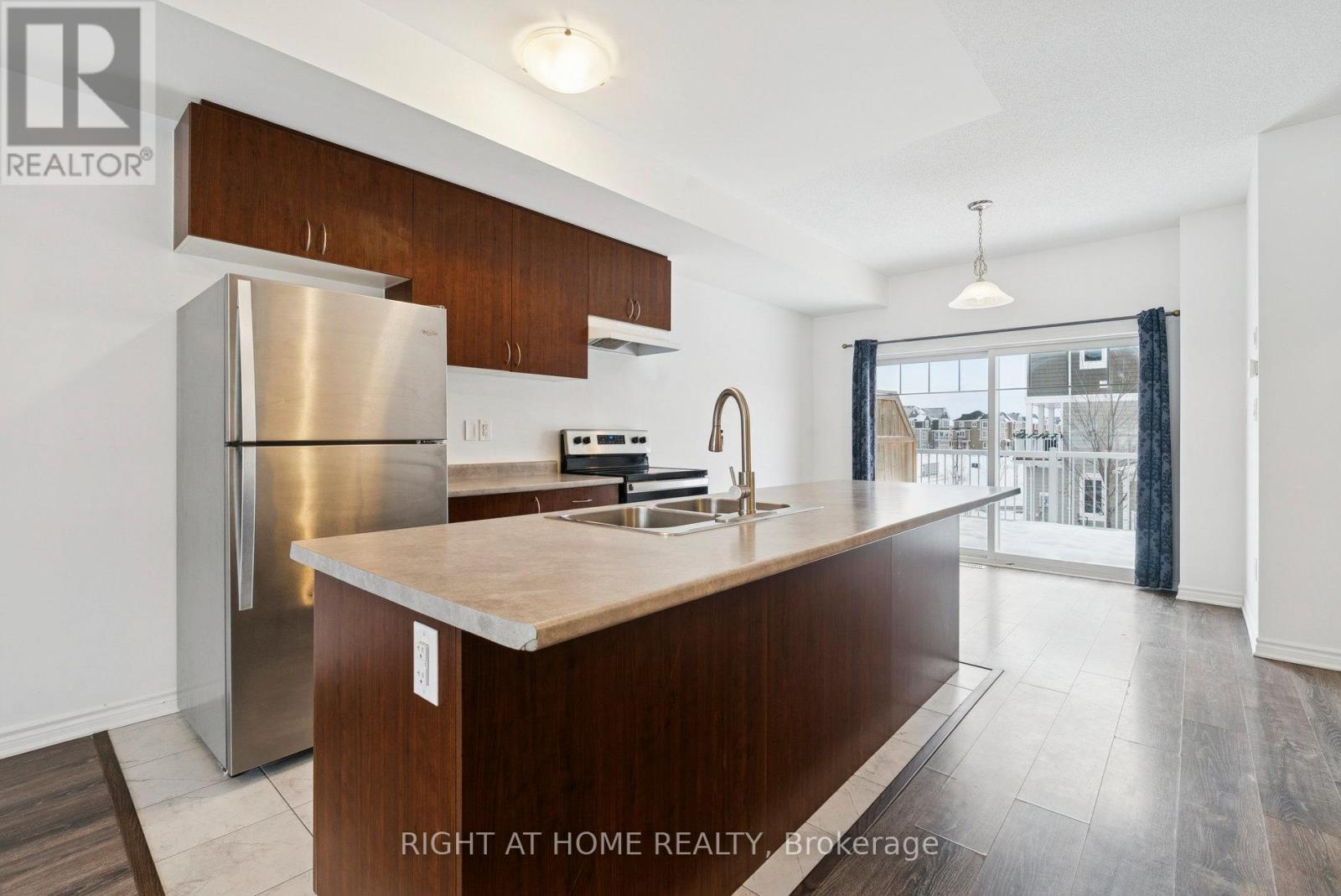 46 Village Gate Drive, Wasaga Beach, Ontario  L9Z 0J7 - Photo 14 - S12778578