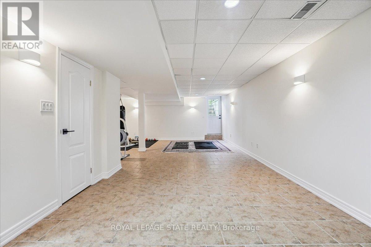 55 Edgewater Drive, Hamilton, Ontario  L8E 4Z2 - Photo 37 - X12743624