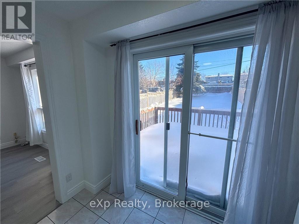 303 Bankside Drive, Kitchener, Ontario  N2N 3K3 - Photo 17 - X12778940