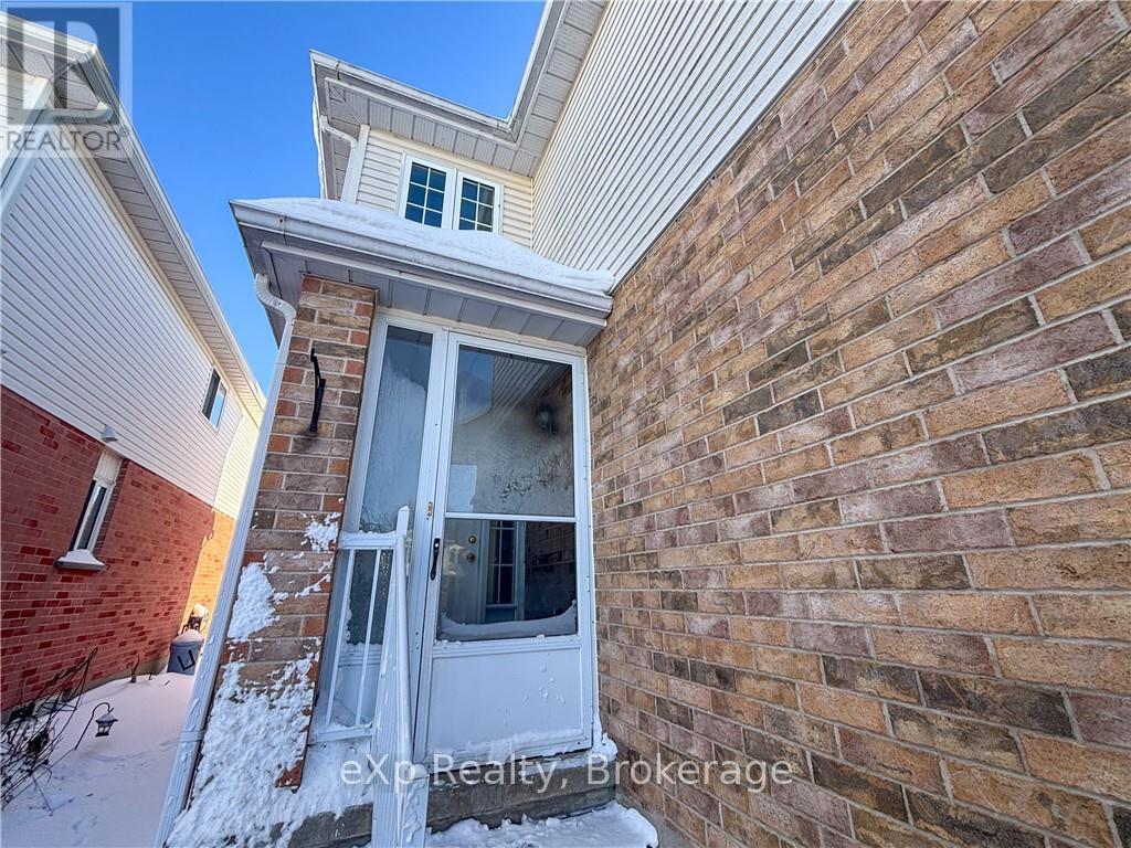 303 Bankside Drive, Kitchener, Ontario  N2N 3K3 - Photo 8 - X12778940