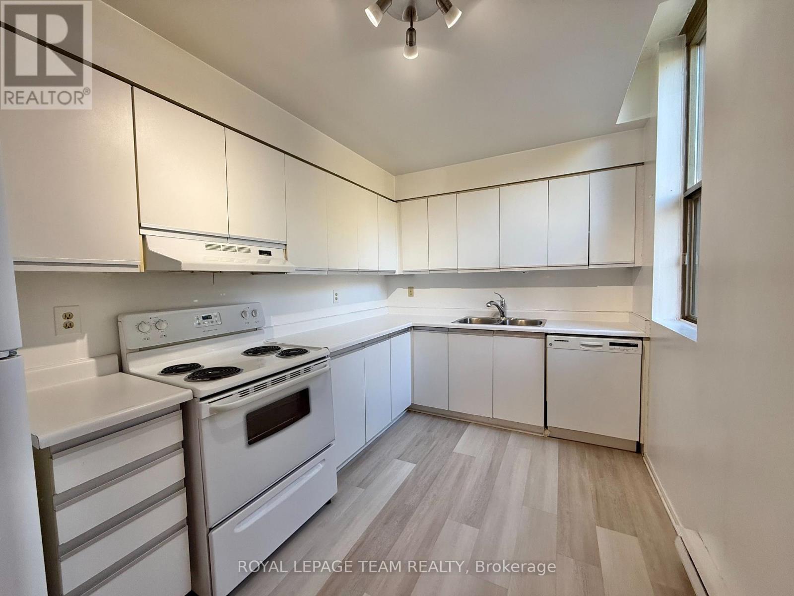 102 - 2760 Carousel Crescent, Ottawa, Ontario  K1T 2N4 - Photo 10 - X12779166