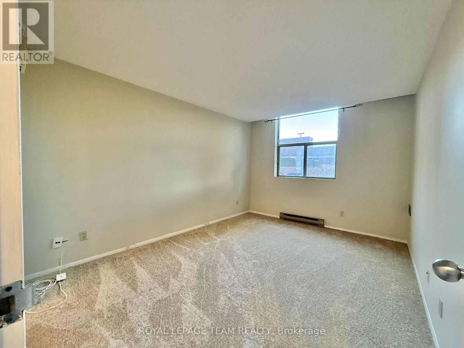 102 - 2760 Carousel Crescent, Ottawa, Ontario  K1T 2N4 - Photo 8 - X12779166