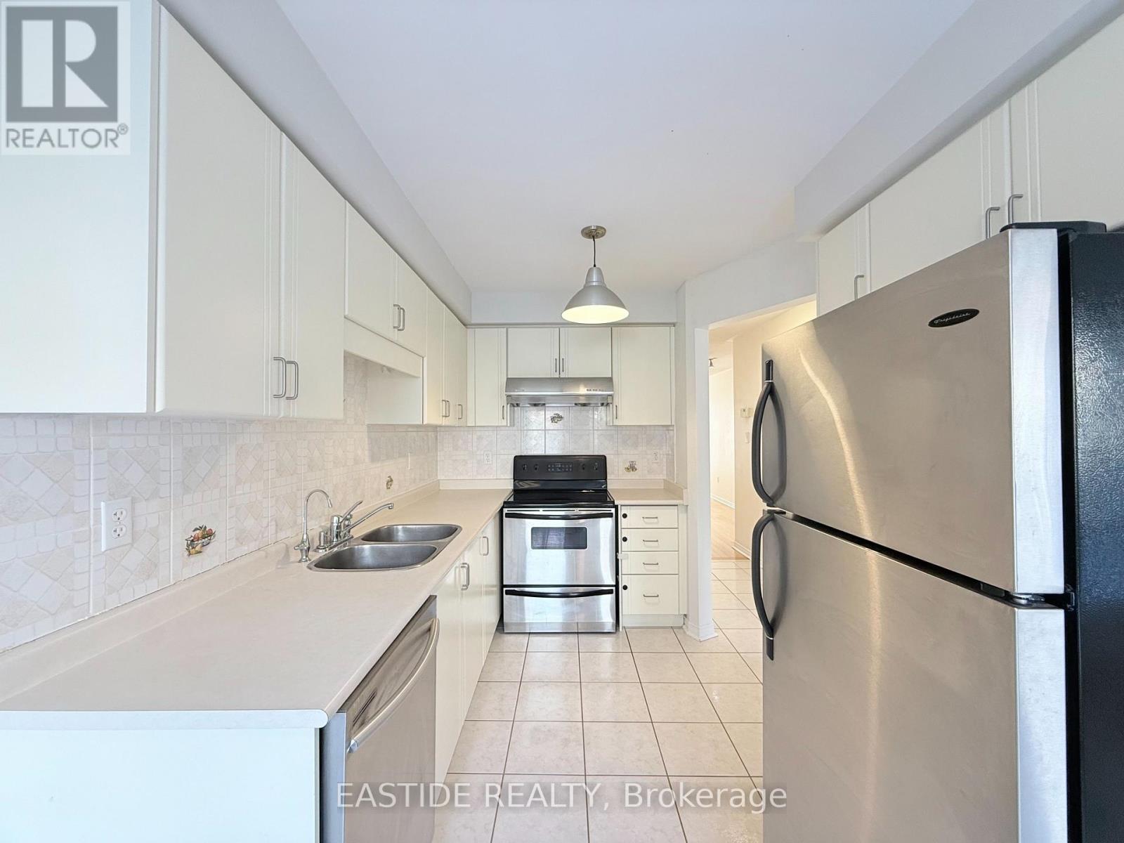 24 Revelstoke Crescent, Richmond Hill, Ontario  L4B 4T2 - Photo 10 - N12769030