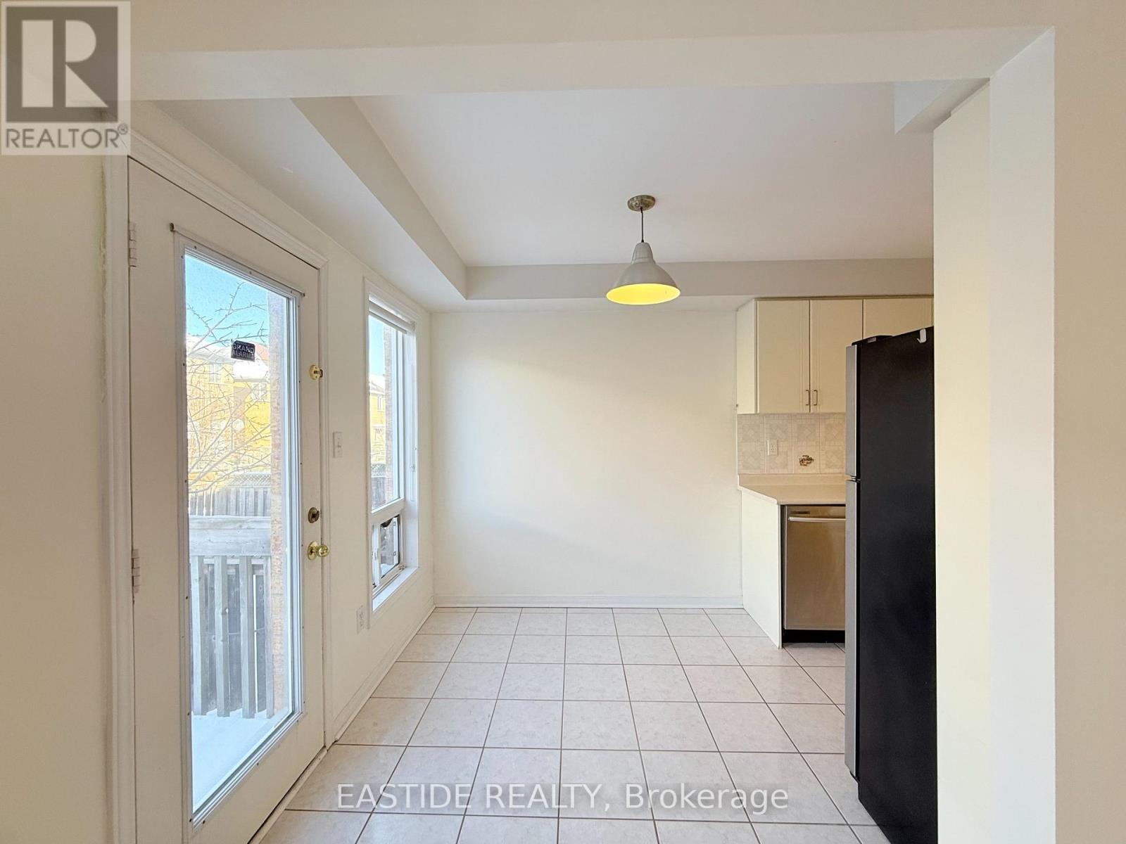 24 Revelstoke Crescent, Richmond Hill, Ontario  L4B 4T2 - Photo 11 - N12769030