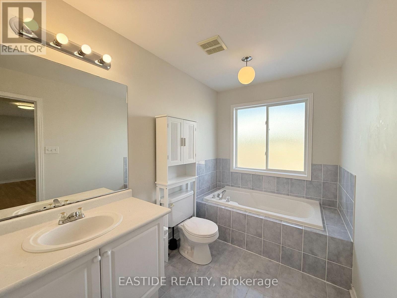 24 Revelstoke Crescent, Richmond Hill, Ontario  L4B 4T2 - Photo 20 - N12769030