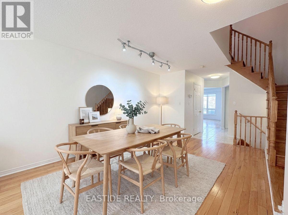 24 Revelstoke Crescent, Richmond Hill, Ontario  L4B 4T2 - Photo 2 - N12769030