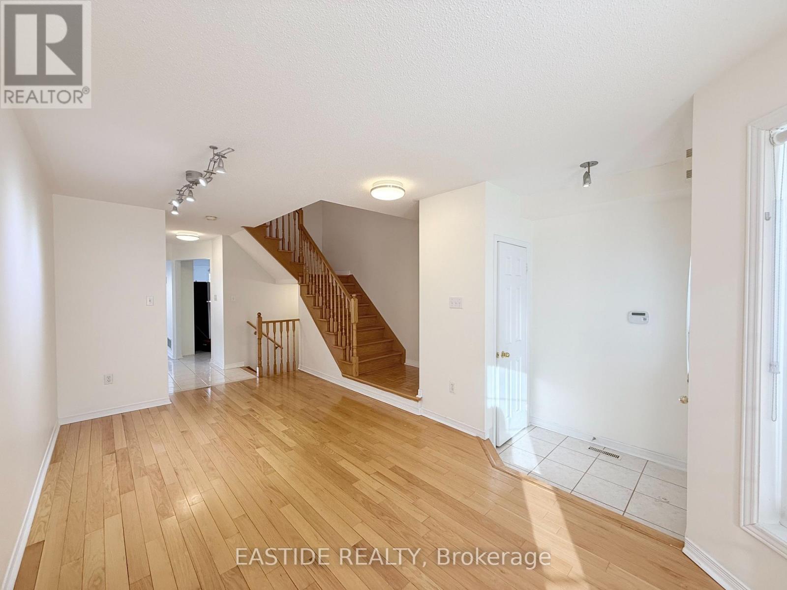 24 Revelstoke Crescent, Richmond Hill, Ontario  L4B 4T2 - Photo 8 - N12769030