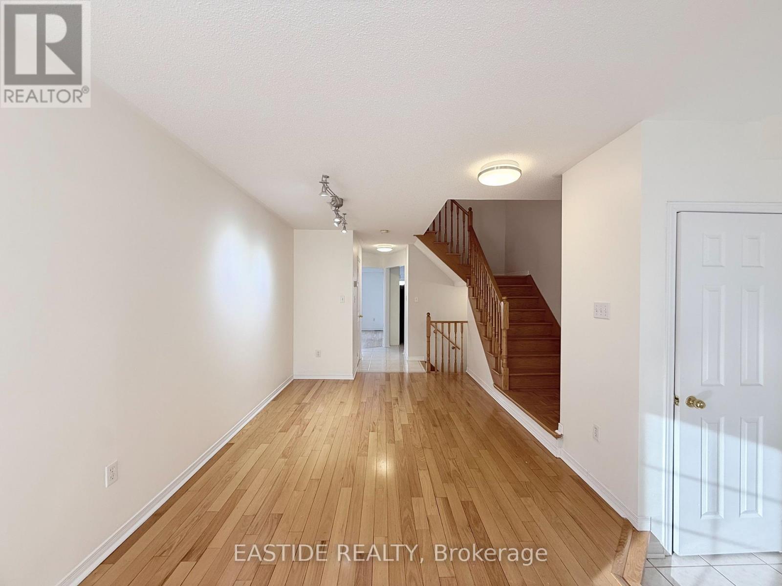 24 Revelstoke Crescent, Richmond Hill, Ontario  L4B 4T2 - Photo 7 - N12769030