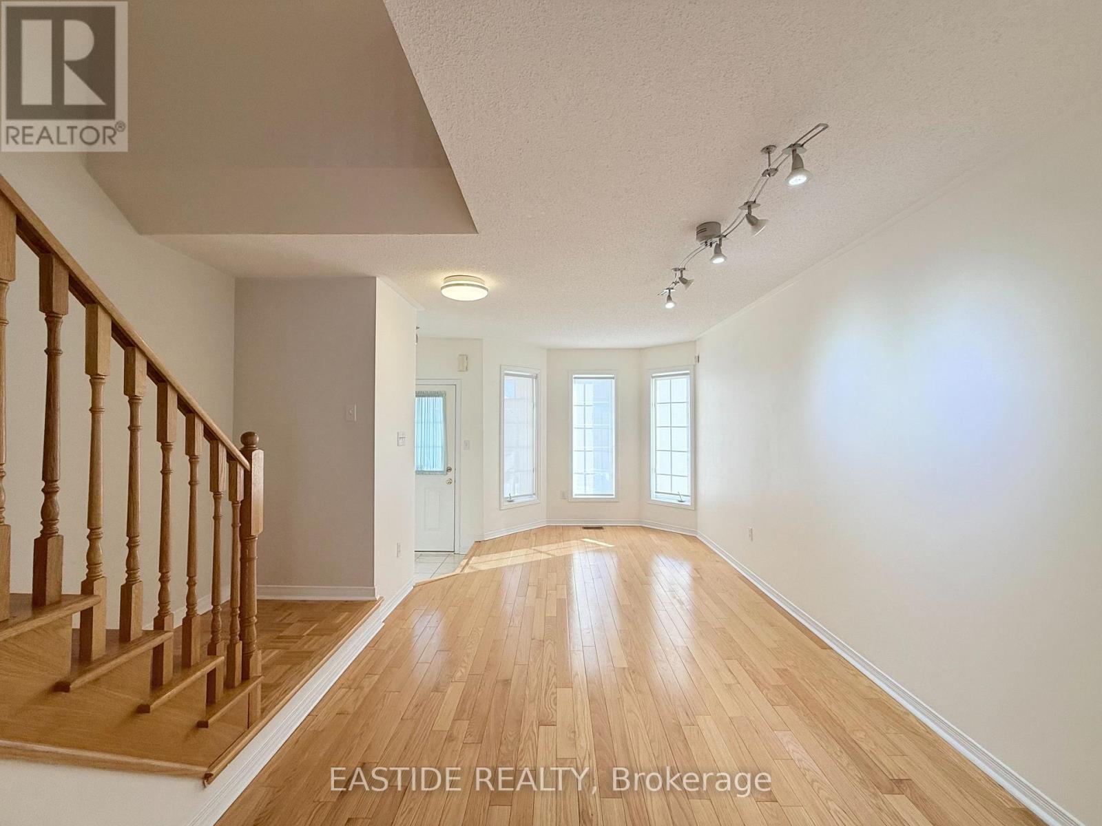 24 Revelstoke Crescent, Richmond Hill, Ontario  L4B 4T2 - Photo 9 - N12769030