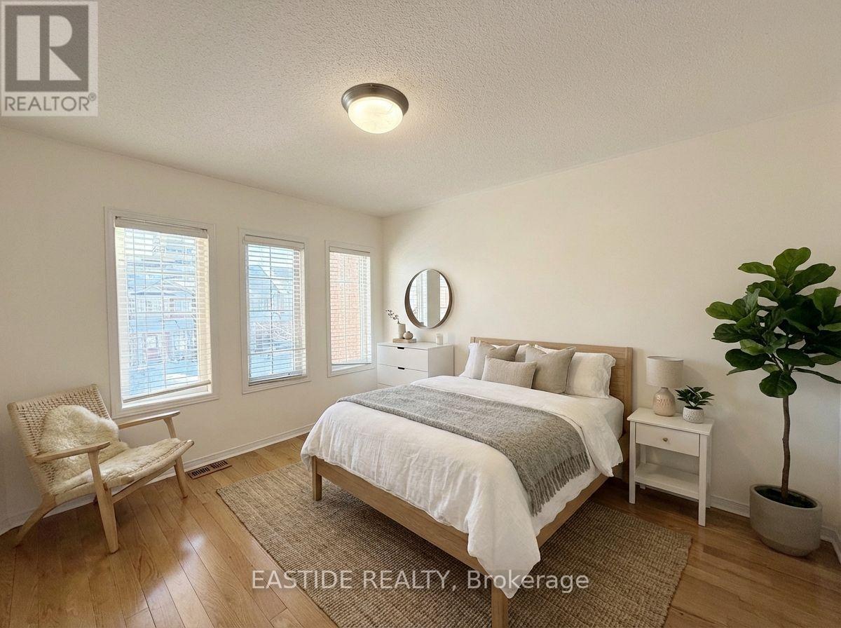 24 Revelstoke Crescent, Richmond Hill, Ontario  L4B 4T2 - Photo 5 - N12769030