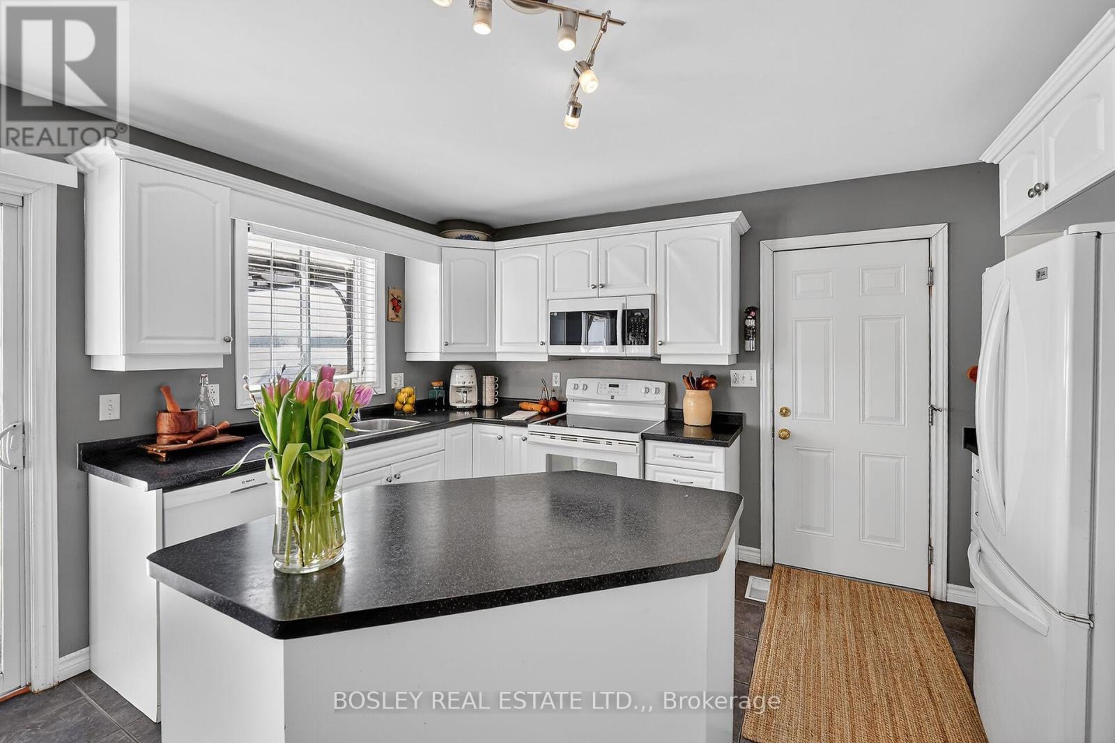 910 Holloway Bay Road, Fort Erie (Mulgrave), Ontario  L0S 1N0 - Photo 16 - X12779094