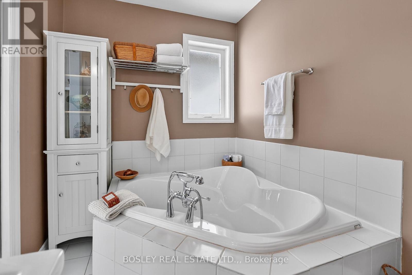 910 Holloway Bay Road, Fort Erie (Mulgrave), Ontario  L0S 1N0 - Photo 23 - X12779094