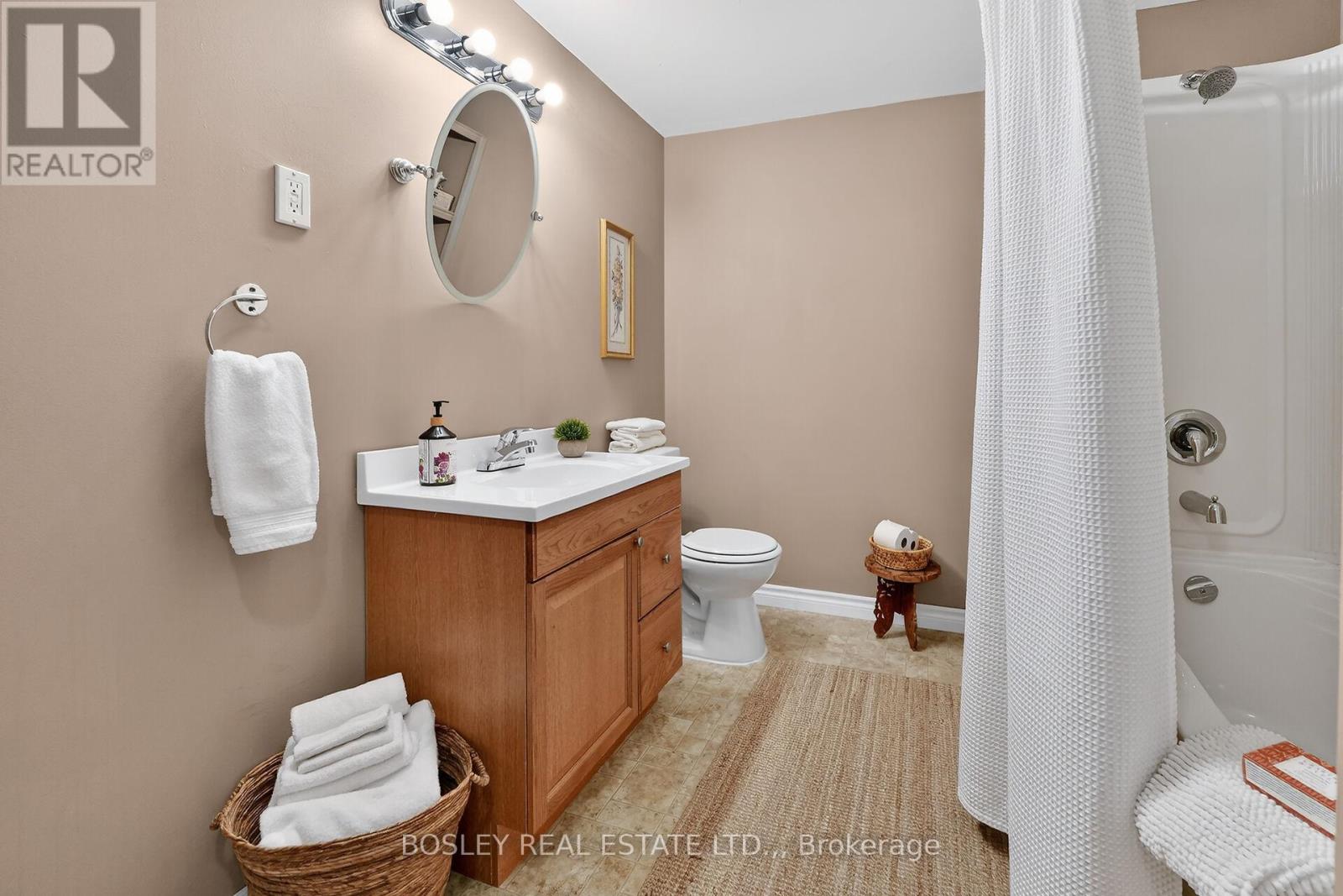 910 Holloway Bay Road, Fort Erie (Mulgrave), Ontario  L0S 1N0 - Photo 32 - X12779094