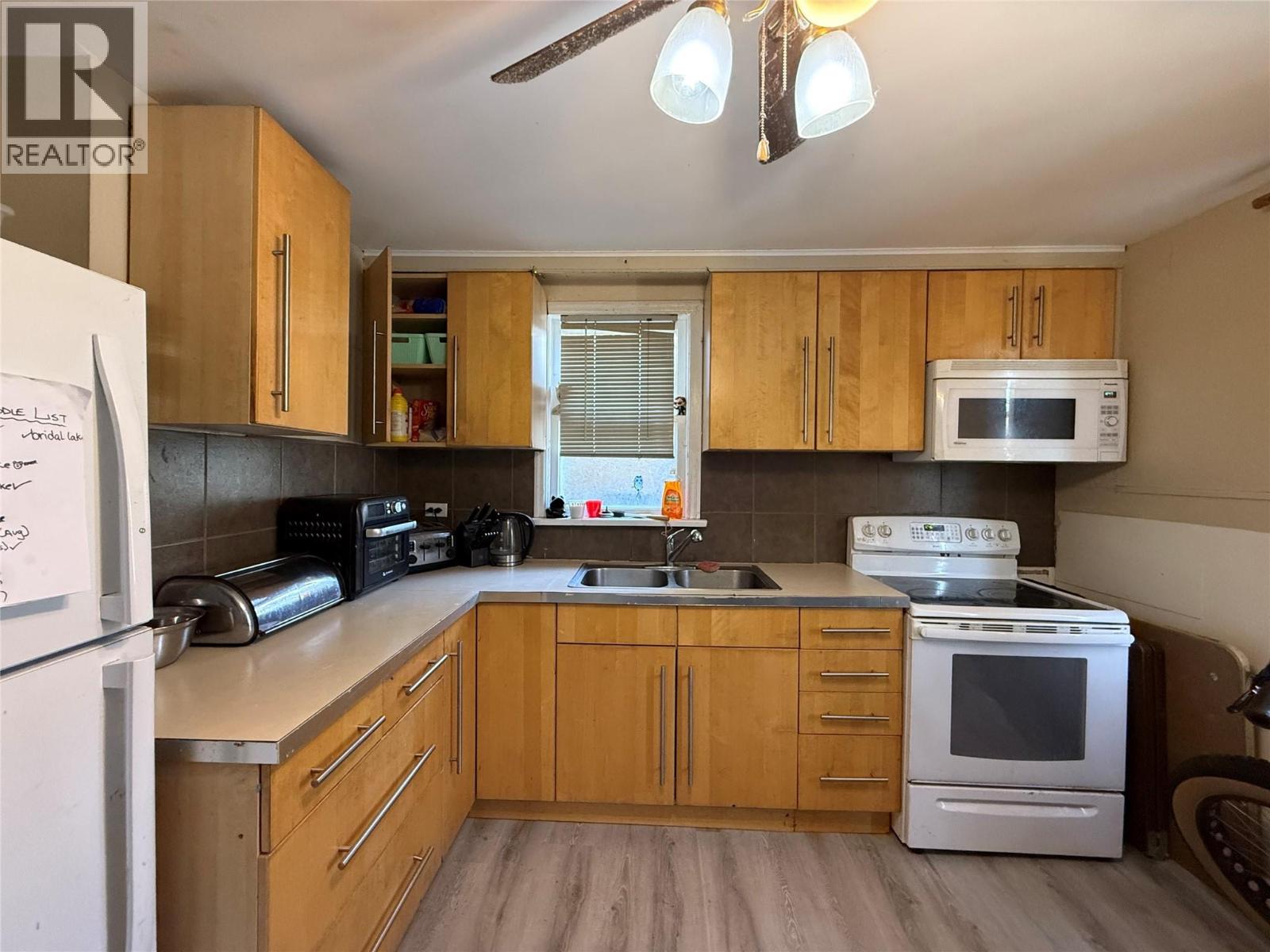 954 Glover Road, Trail, British Columbia V1R 3J9 - Photo 10 - 10375645