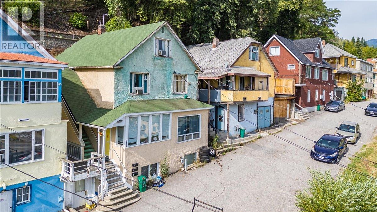 954 Glover Road, Trail, British Columbia V1R 3J9 - Photo 2 - 10375645