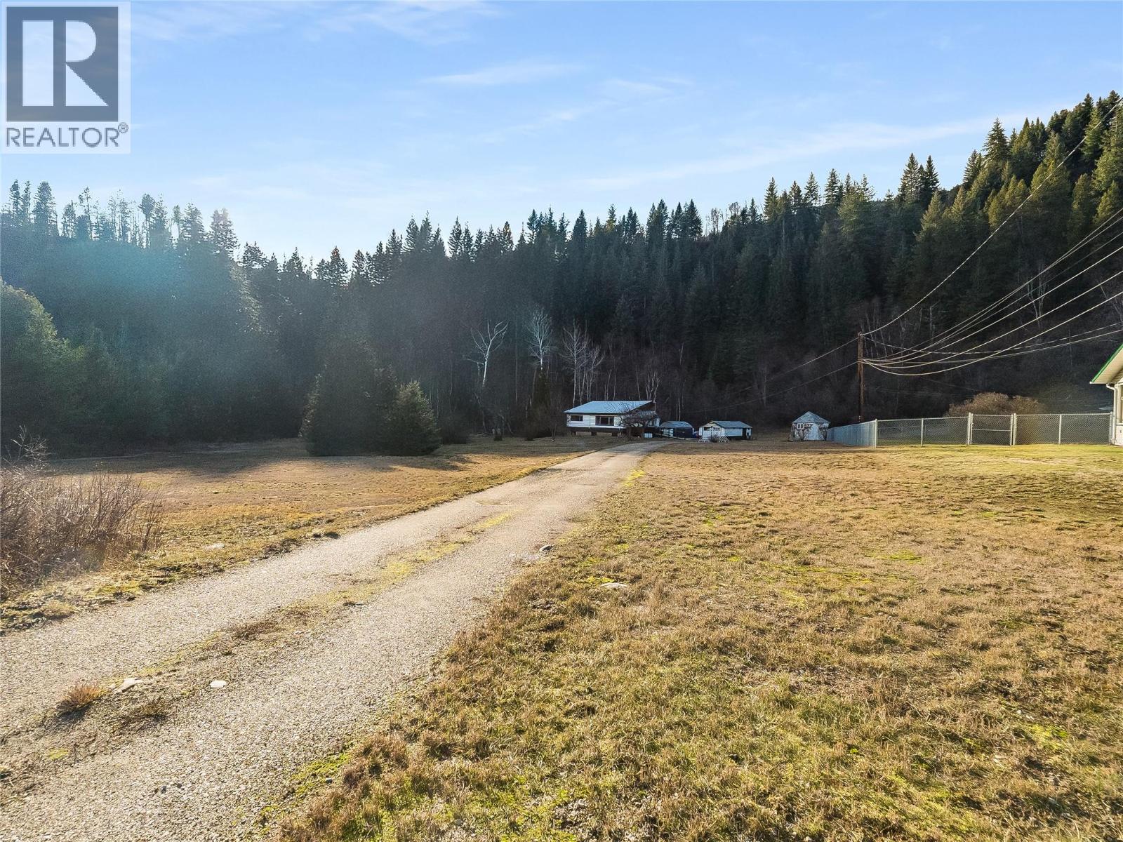 890 China Creek Road, Genelle, British Columbia  V0G 1G0 - Photo 6 - 10375358