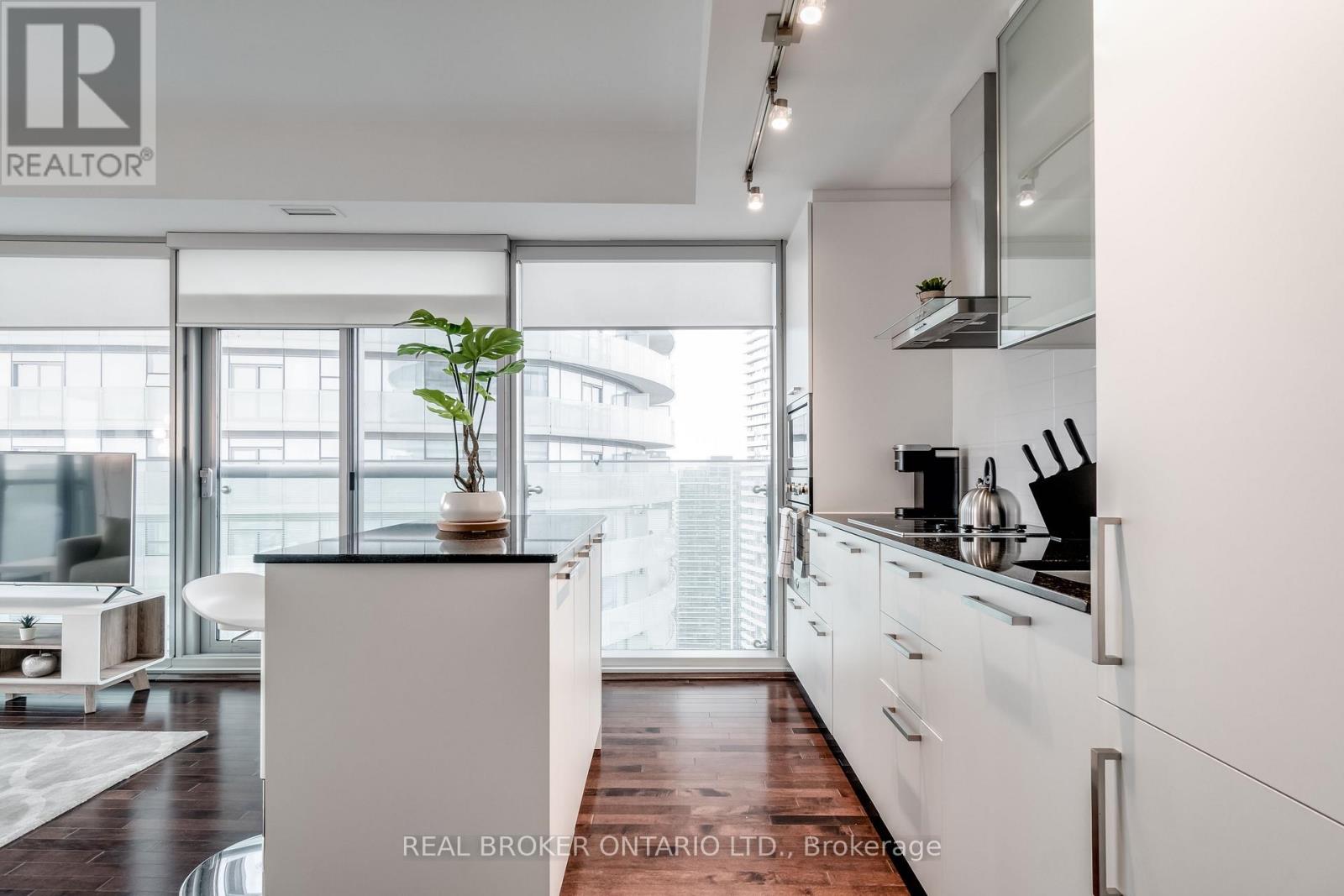 4810 - 12 York Street, Toronto, Ontario  M5J 0A9 - Photo 2 - C12778890