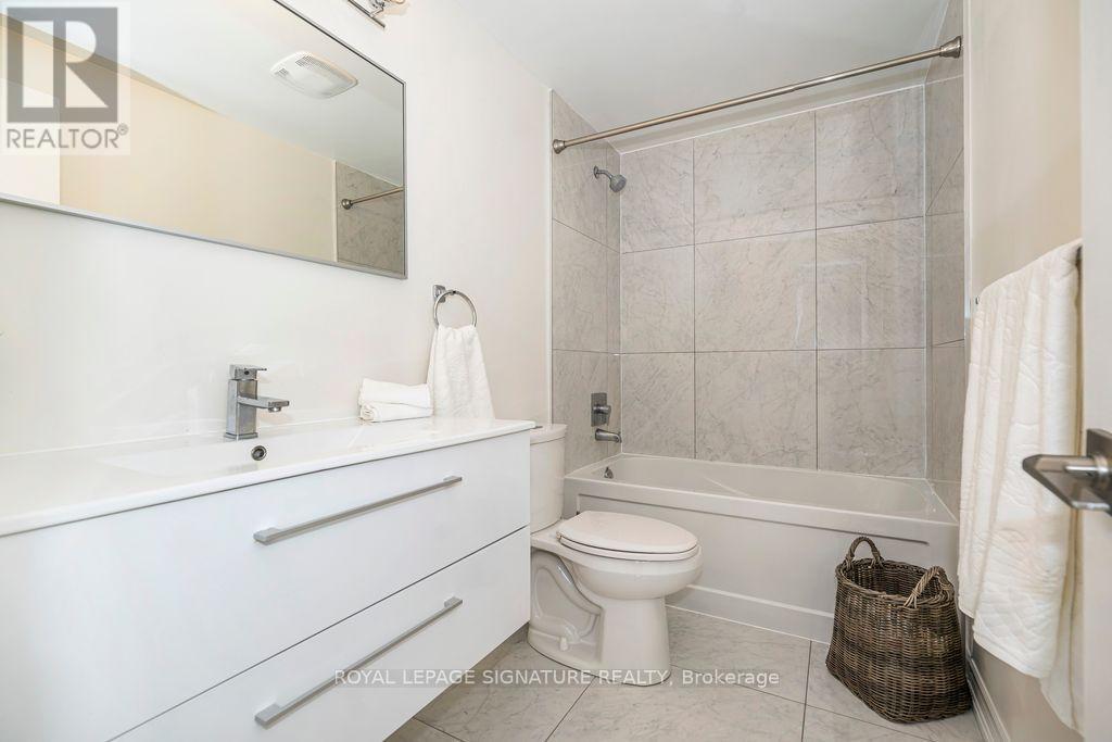 16 Corvus Starway, Toronto, Ontario  M2J 1P2 - Photo 17 - C12779106