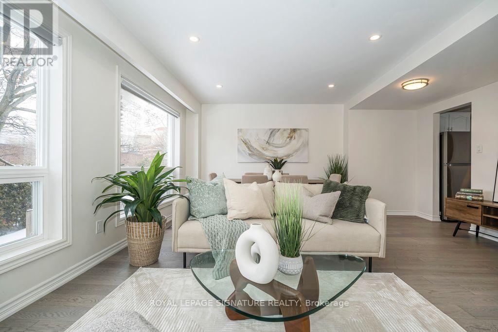 16 Corvus Starway, Toronto, Ontario  M2J 1P2 - Photo 2 - C12779106