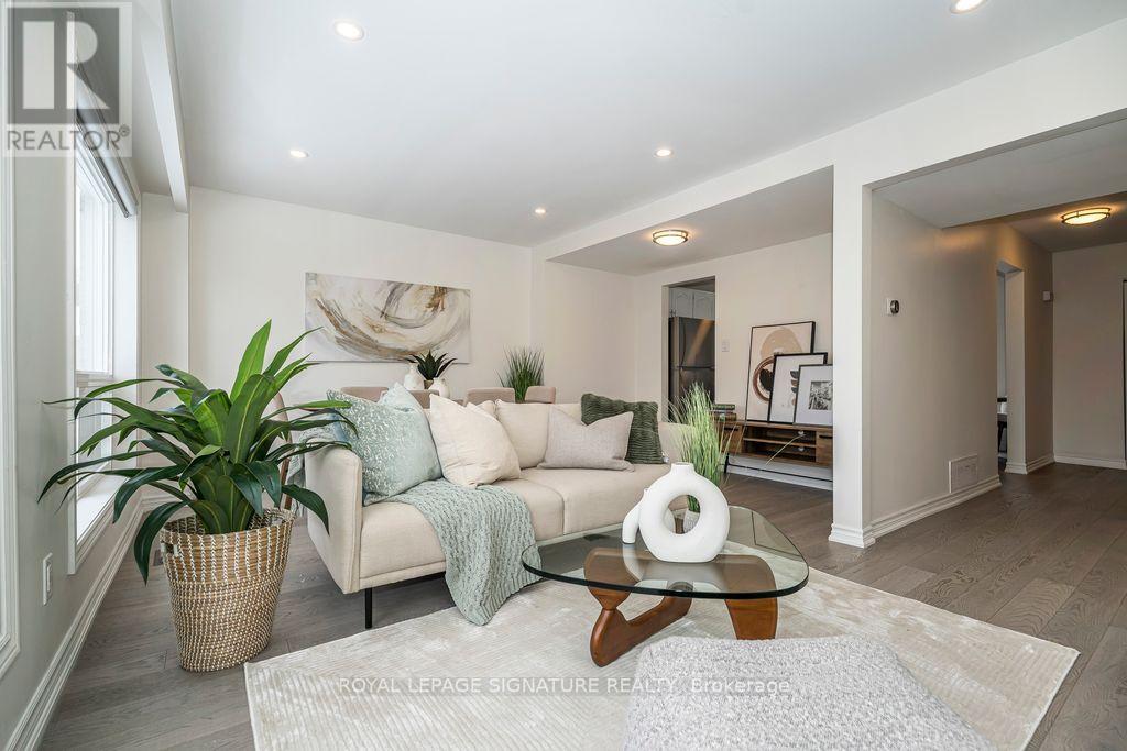 16 Corvus Starway, Toronto, Ontario  M2J 1P2 - Photo 3 - C12779106